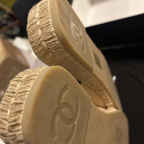 Chanel Black and Beige Mules with CC Design Sz 7 New w defects-store display - Picture 15 of 16